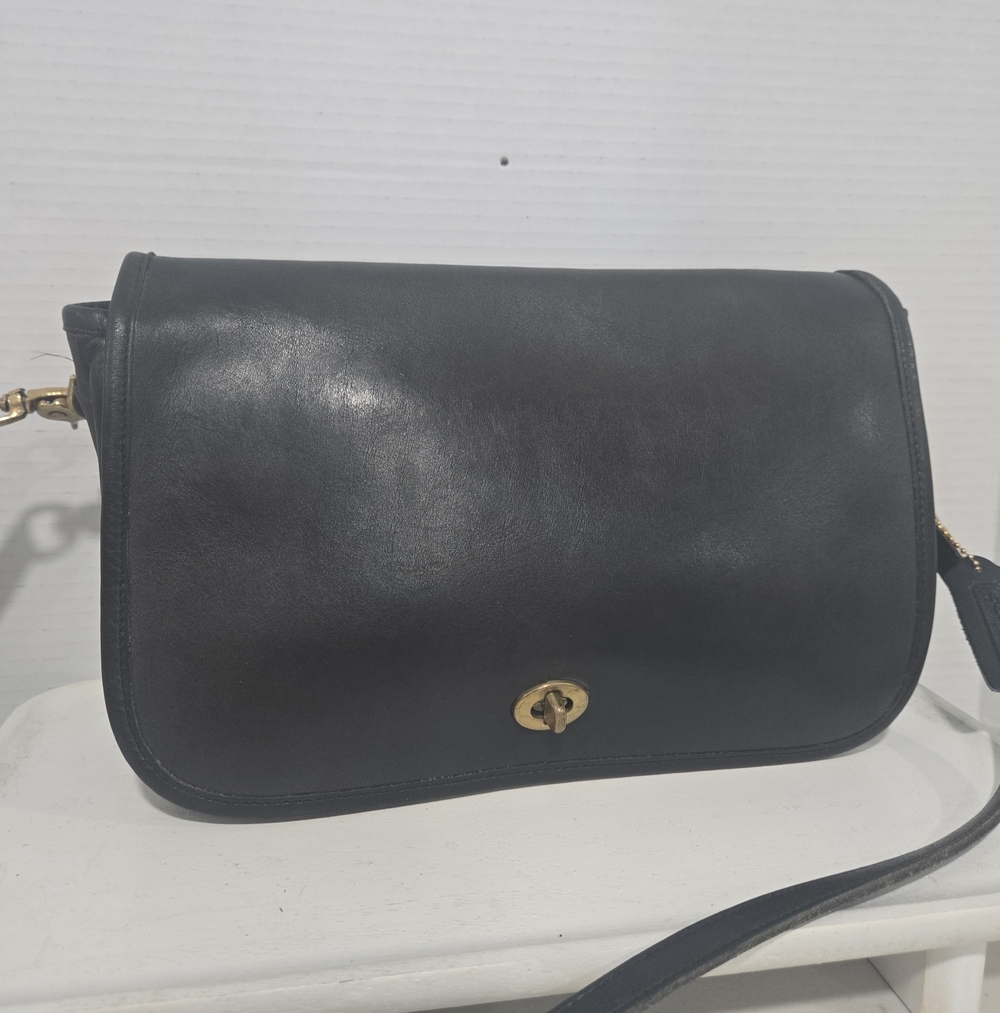 VTG Coach Black Leather Turn Lock Flap Shoulder Bag Collectible Designer Preppy
